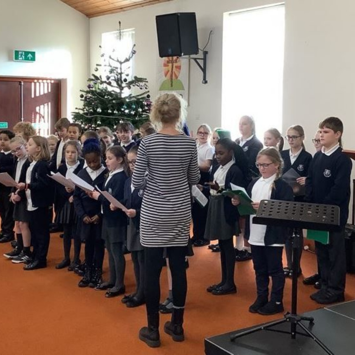 Fawbert & Barnard's Primary School Choir performance